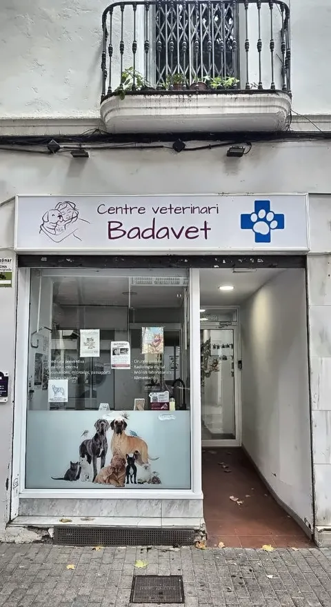 Façana del Centre Veterinari Badavet a Badalona